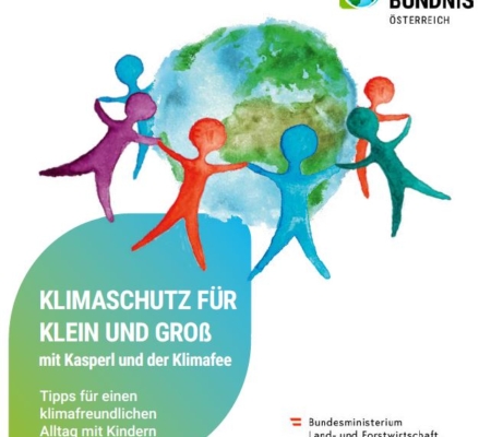Cover des Heftchens Klimaschutz für Klein und Groß. Weltkugel und tanzende Figuren in Aquarell