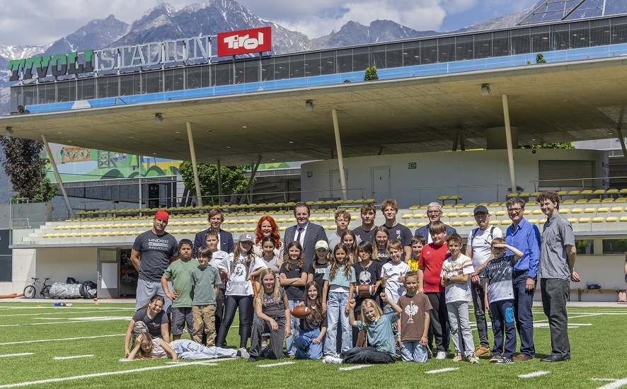 Gruppenfoto VS Zams mit Trainern beim Football Crazy Bike 2025