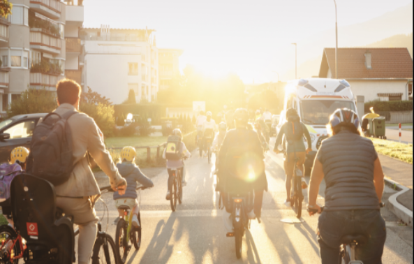 Gruppe Radler auf Straße