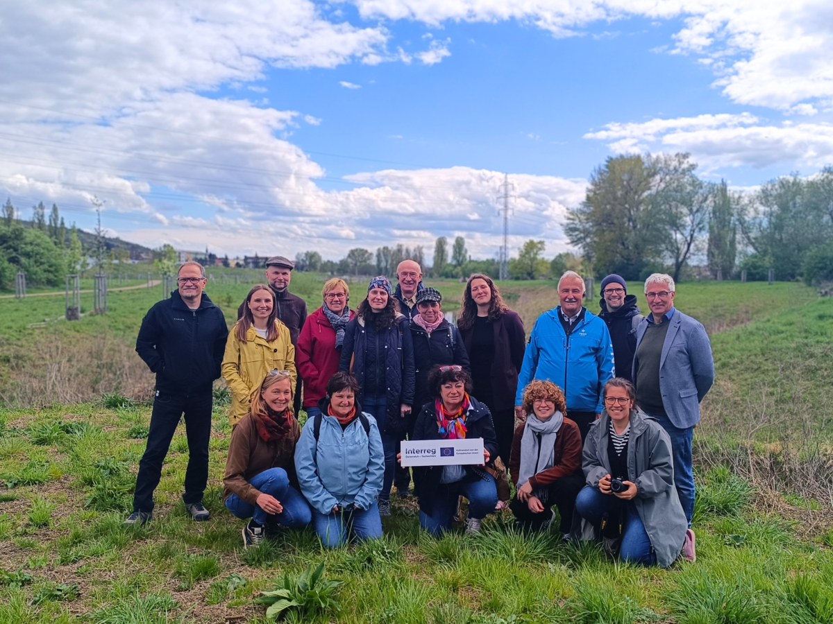Gruppenfoto der ungefähr 15 Teilnehmenden